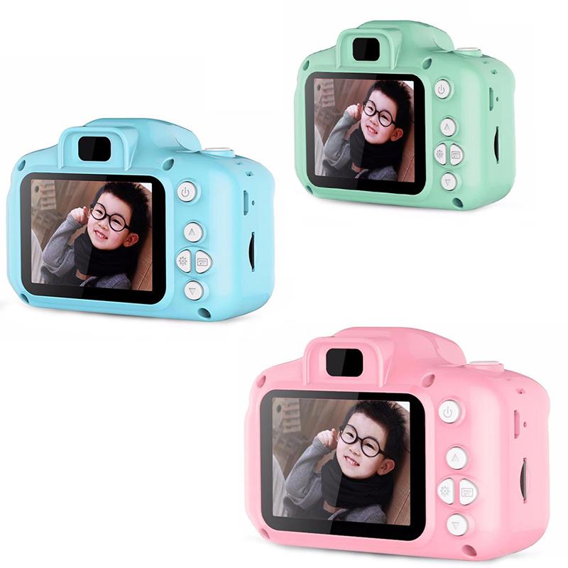 Barnas elektronikk: Et holdbart og støtsikkert digitalkamera designet for fotografering og lek.