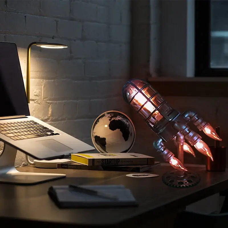 Steampunk Rakettlampe med varmt lys, en stemningsfull bordlampe og sikker nattlys for barnerommet.