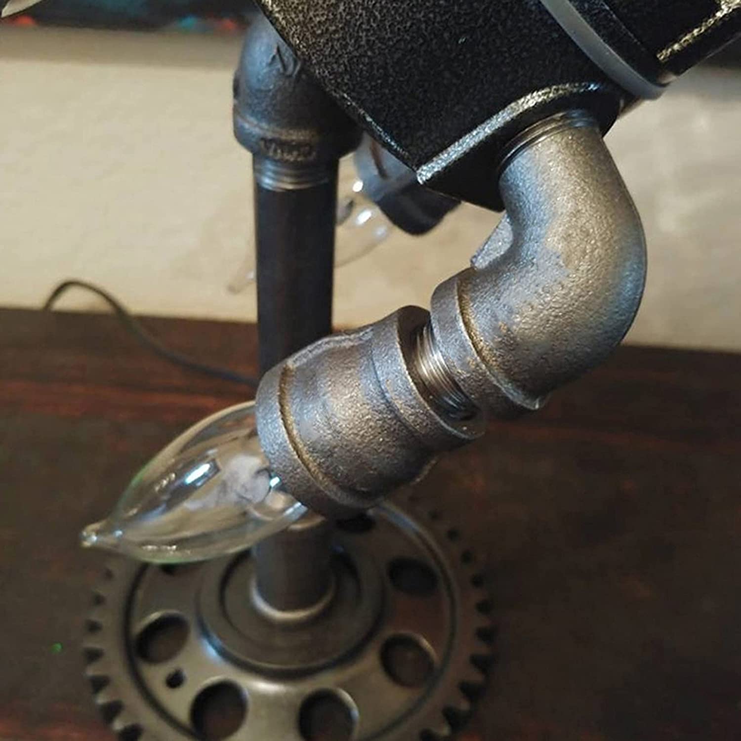 Frontbilde av Steampunk Rakettlampe, en kul industrilampe og funksjonell nattlys for barn.