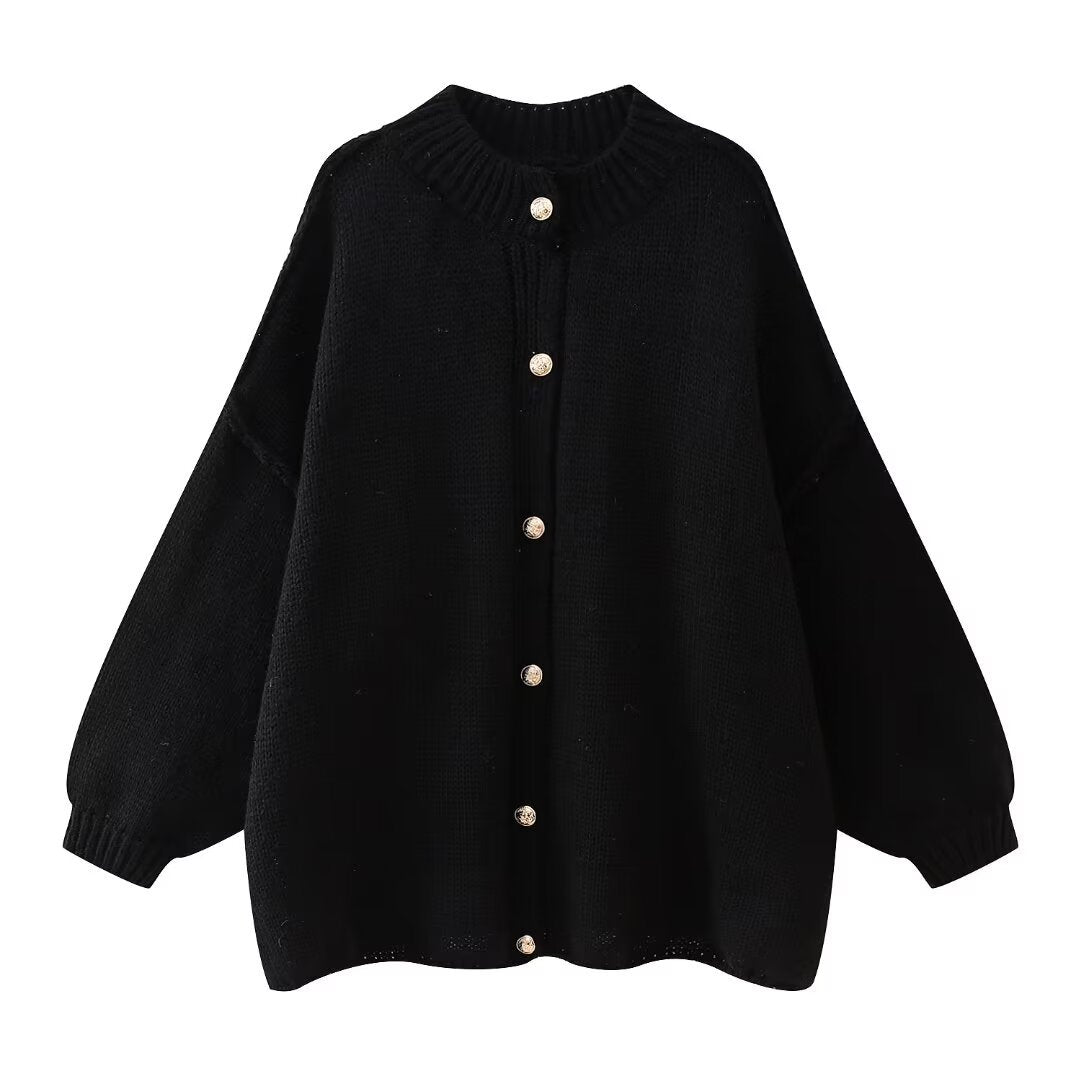 Behagelig oversized strikket damecardigan med knappfront. Perfekt for hverdag og lagpålag-stil.