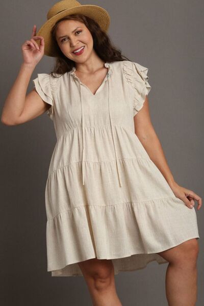 Stilig lagdelt A-line sommerkjole i beige for kvinner. Ideell som casual kjole eller behagelig festkjole.