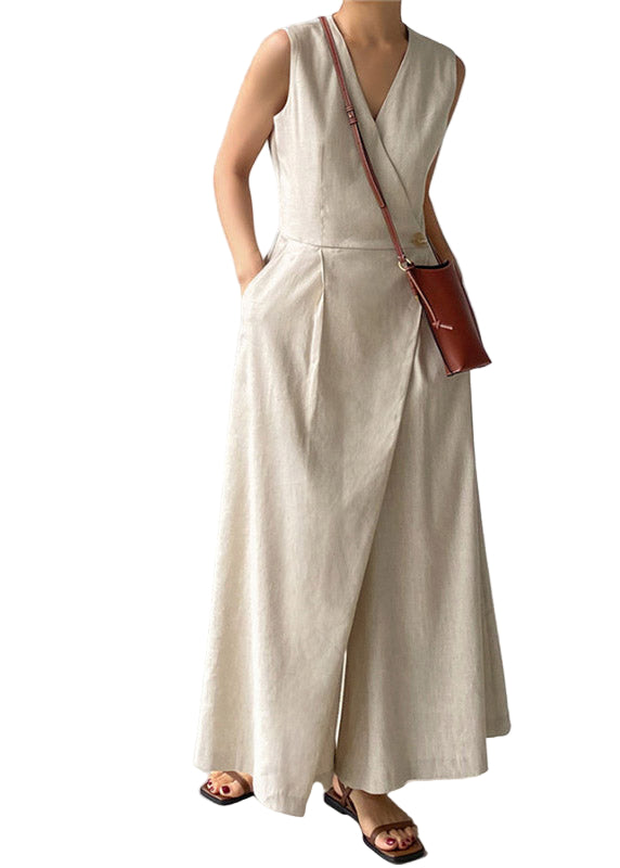 Beige damejumpsuit med V-hals og løs passform, perfekt for komfortabel hverdagsbruk.