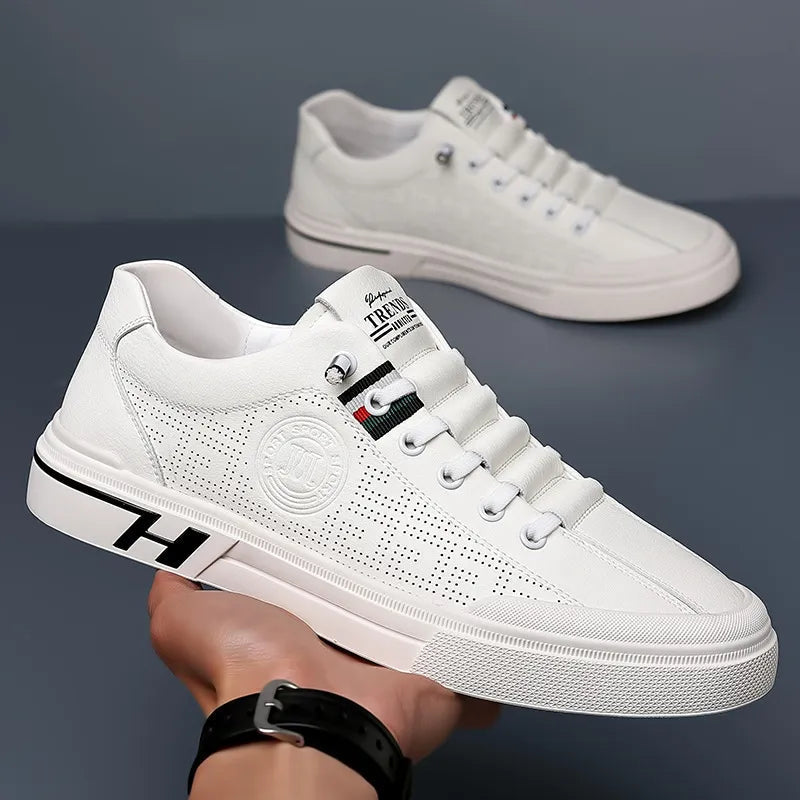 Detaljbilde av beige og hvite casual herresko med synlig dempingsteknologi. Perfekte lærsko.