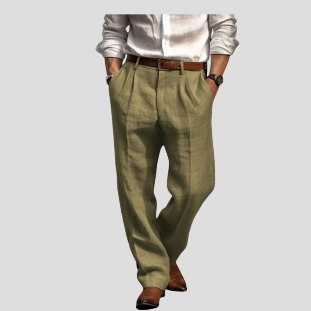 Grønn plissert linbukse for herre. Allsidig sommerbukse som kombinerer komfort med en elegant, casual stil for menn.