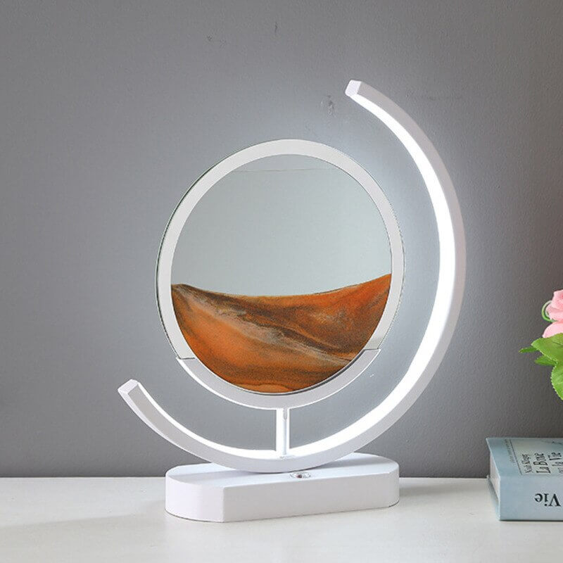Artistisk sandlampe for bordet, skaper dynamisk kunst med flytende sand og stemningsfullt LED-lys.