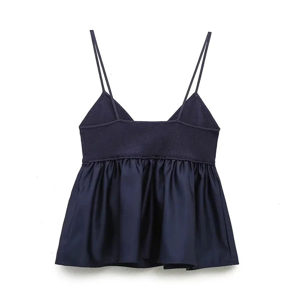 Kvinner blå v-hals smockbluse, plissert crop-top. Allsidig og elegant sommertopp, passer til mange anledninger.