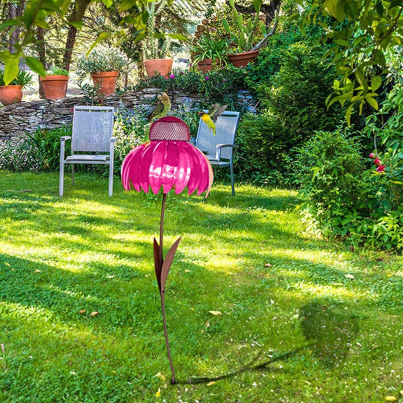 Dekorativt fuglehus for utendørs bruk, designet som en blomst for å tiltrekke fugler til din hage eller terrasse.
