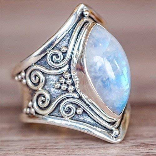 Håndlaget sølv statement ring med mystisk månestein, boho hippie smykker