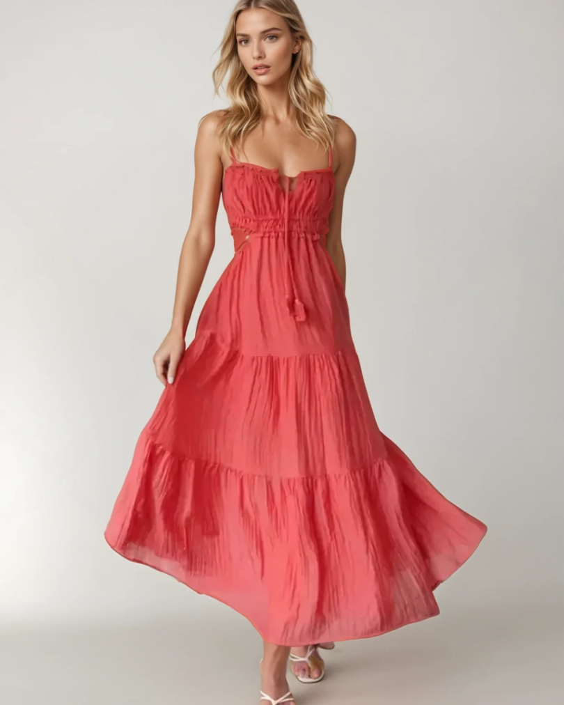 Elegant boho chic festkjole for kvinner, lang maxikjole med stilige utskjæringer.