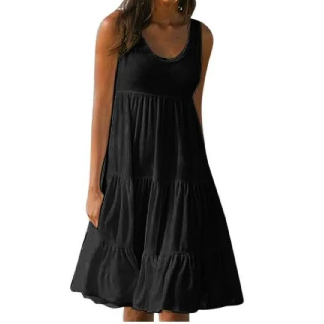 Trendy minikjole for kvinner, boho chic med volanger. Perfekt for solrike sommerdager.