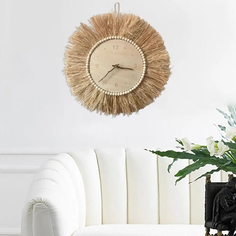 Elegant boho veggklokke, håndlaget med rustikk sjarm. Ideell hjemmedekor som skaper en koselig atmosfære.