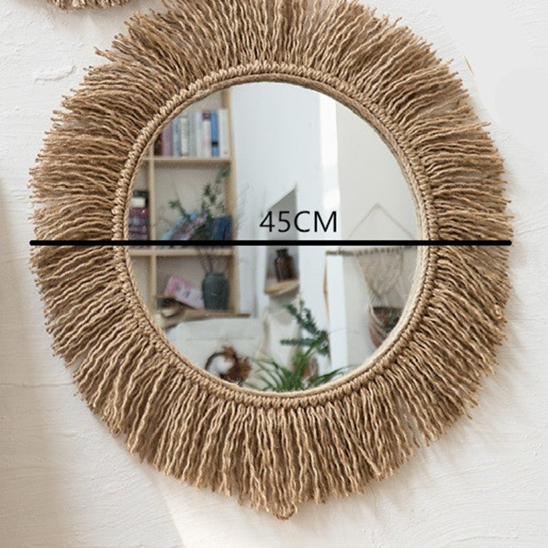 Elegant boho speil i hamptau, et allsidig veggspeil som passer til ulike hjemmedekorstiler.