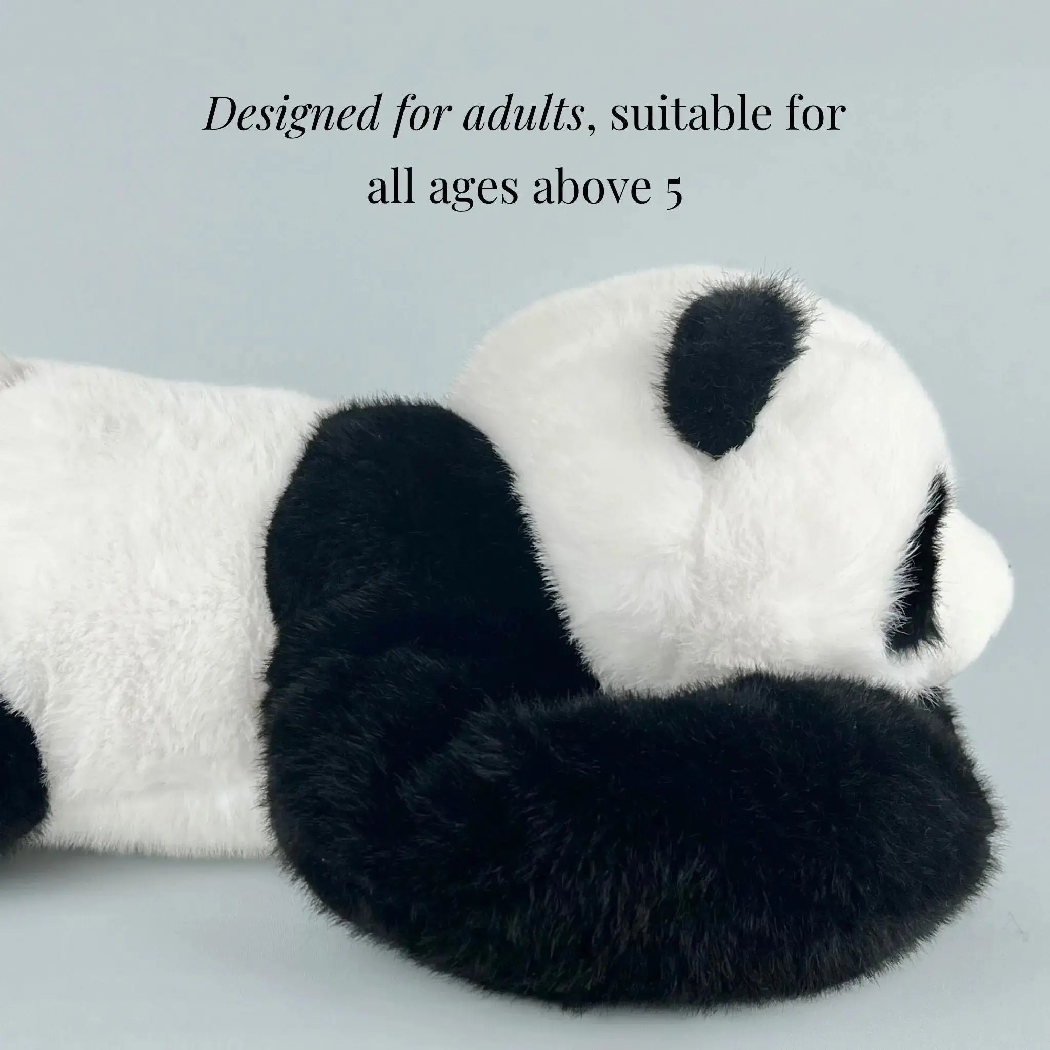 Nahaufnahme des weichen Materials des CalmCuddle Plüschtiers, sehr kuschelig.