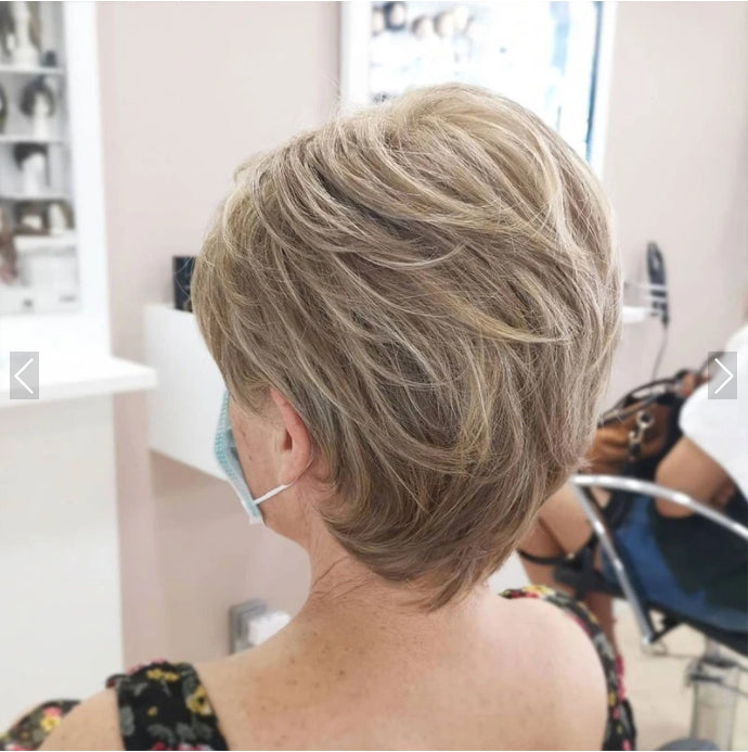 Enkelt å style: Clip-in hårforlengelser for kvinner som ønsker raskt volum og en ny frisyre.