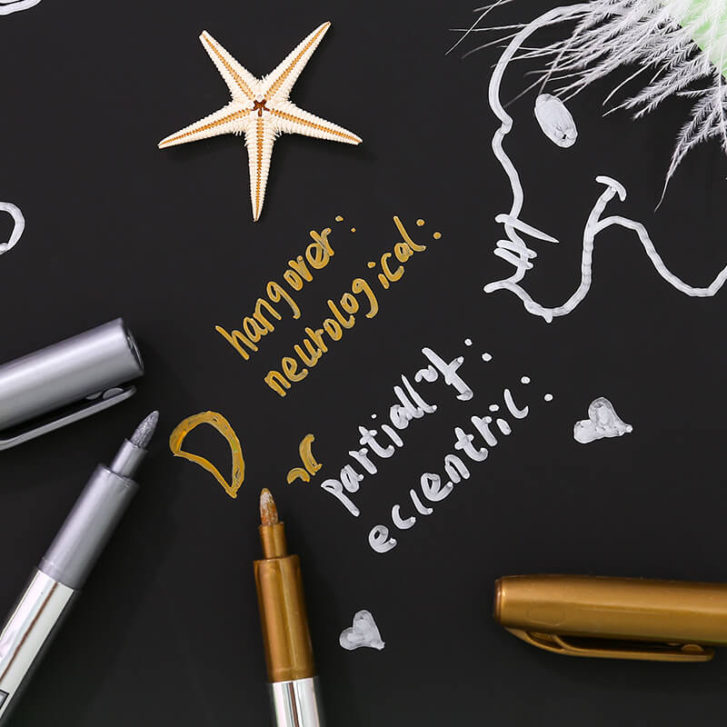 Glitterpenner i metallisk finish, ideelt for skriving, tegning og DIY-prosjekter.