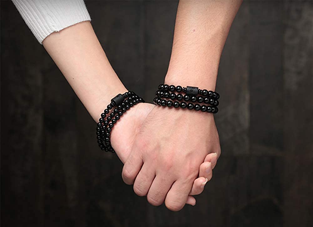 Unikt unisex armbånd med intrikat drage og føniks design, i vulkansk glass og naturstein.
