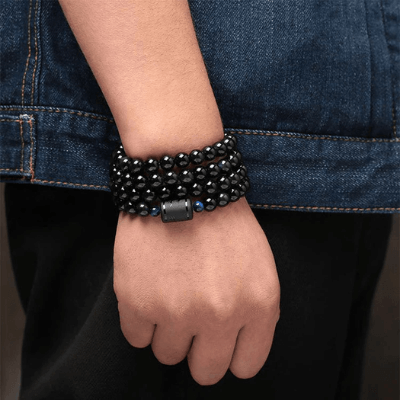 Drage og føniks armbånd laget av vulkansk glass og naturstein, et kraftfullt smykke for beskyttelse.