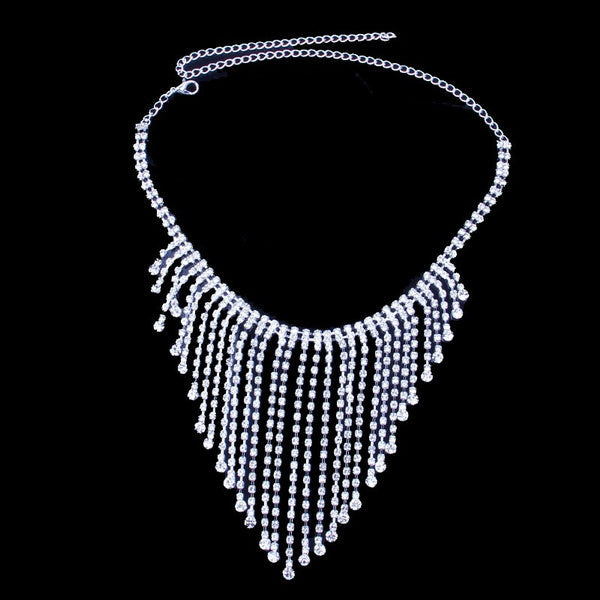 Glitrende rhinestone ankelkjede for kvinner med lang dusk. Elegant smykke som passer til fest og sommerantrekk.