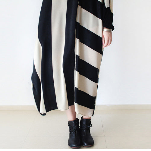 Dame høstkjole i baggy modell med striper, komfortabel one size og casual design for et stilig hverdagsantrekk.