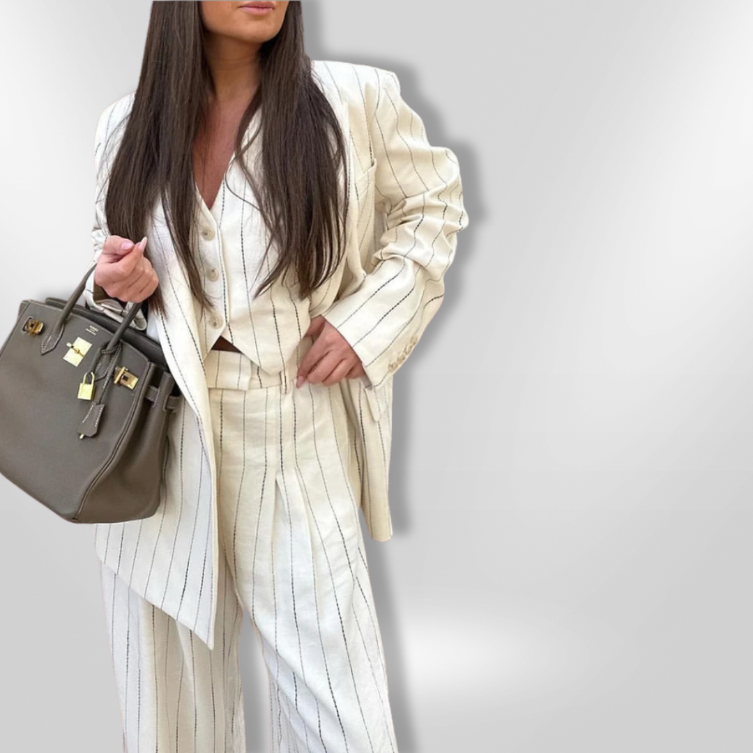 Stripete bukser og matchende dame blazer sett for en sofistikert og profesjonell formell stil.