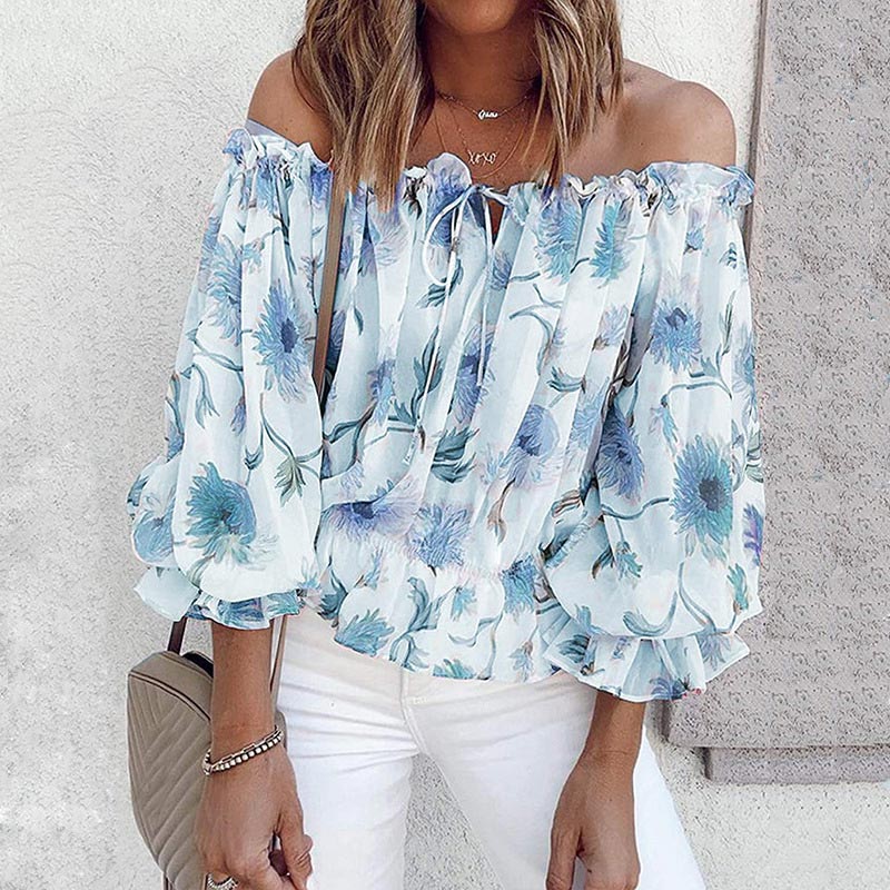 Elegant offshoulder volangbluse for dame, blomstret design, ideell for sommerfest og fritid.