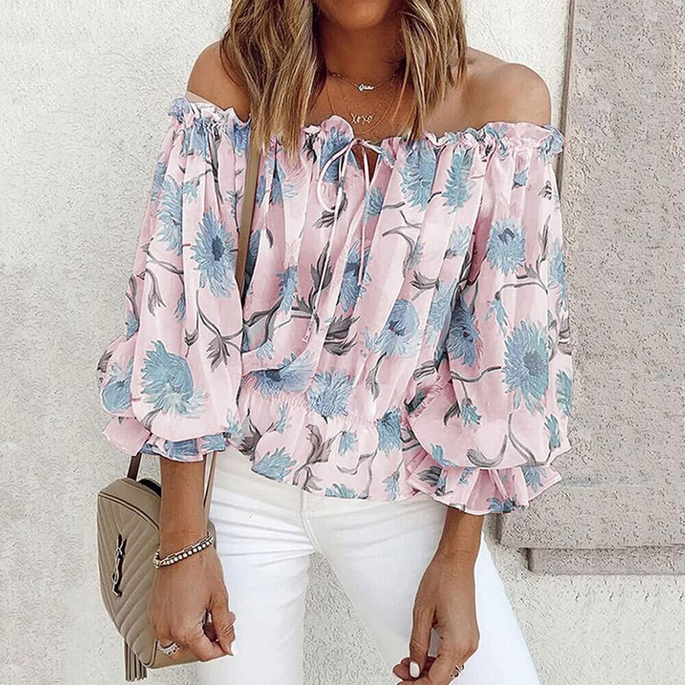 Chic damebluse med blomster og volanger, løs passform. Passer til både hverdag og fest, sommer og vår.