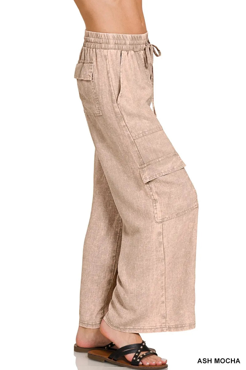 Lett dame cargobukse, ideell for vår og sommer. Med elastisk midje for optimal komfort og allsidig stil.
