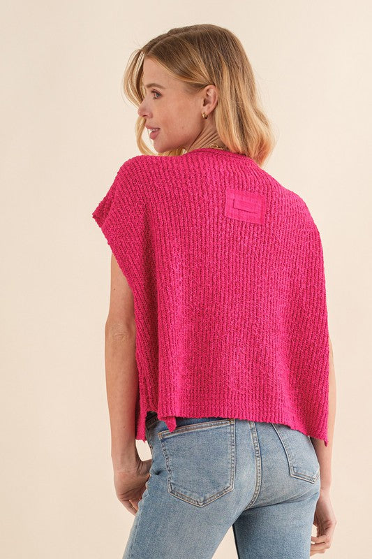 Stilig dame ermeløs genser med levende patch-detaljer. Moderne, komfortabel topp som passer både til hverdags og fest.