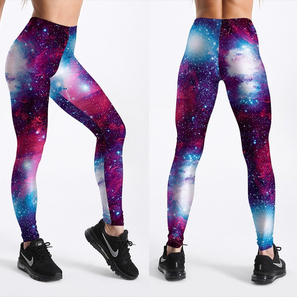Behagelige dame leggings med galakseprint og høy midje. Perfekt for yoga, trening og fritidsaktiviteter.