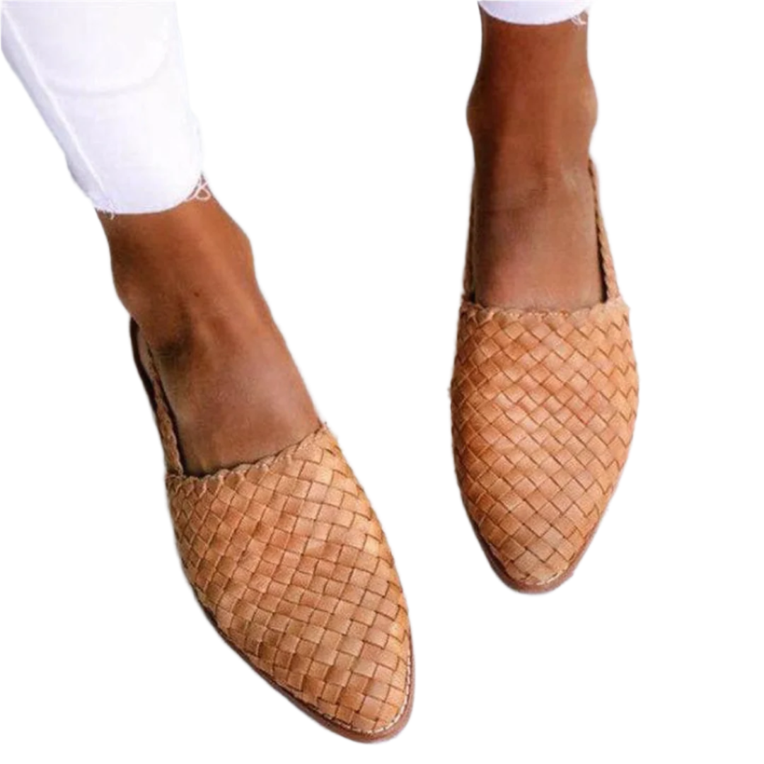 Dame håndlagde slip-on sandaler for uanstrengt sommerkomfort. Flate hverdagssko, pustende og stilige.