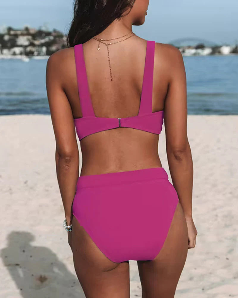 Dame høyt midje ensfarget bikini. Perfekt og komfortabelt badetøy for avslappende stranddager og svømming.