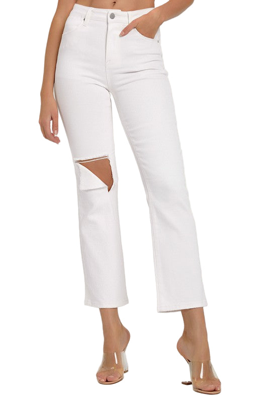 Trendy dame hvite jeans med slitte detaljer, ideelle for casual bruk og avslappet hverdagsstil om våren/sommeren.