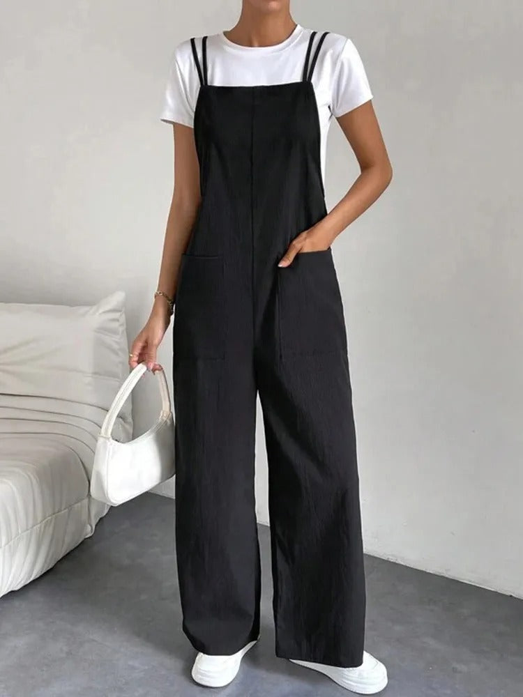 Sommerlig dame jumpsuit med seler og vid ben. Et must for avslappede dager og stilfulle vårantrekk.
