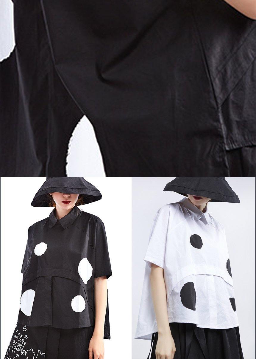 Stilig kortermet dameskjorte med diskret prikkemønster, en allsidig bluse for casual og elegant bruk.