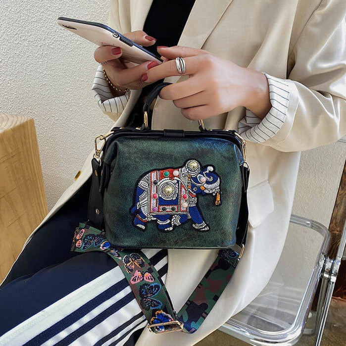 Dame crossbody broderiveske med livlig mandala mønster, mote for kvinner.