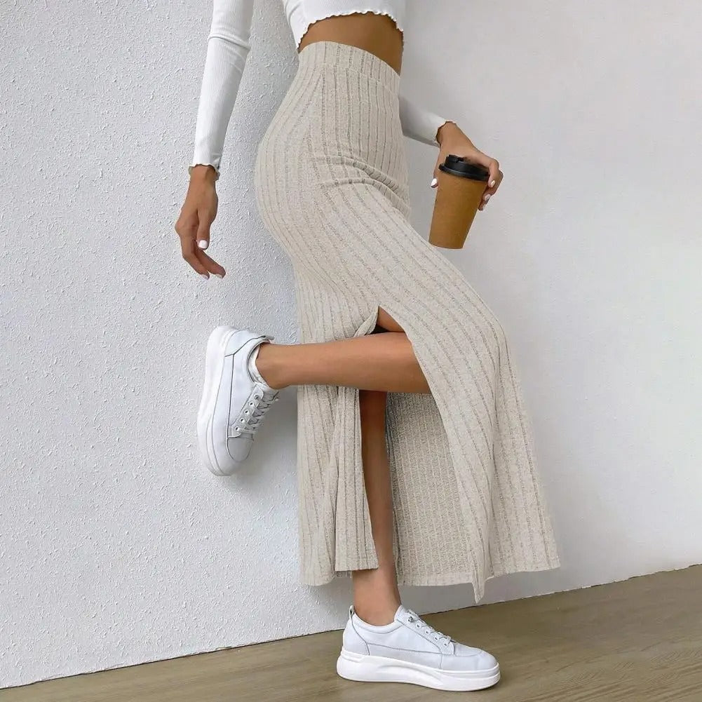 Maxiskjørt med høy midje og moderne look, perfekt for en stilig hverdag.