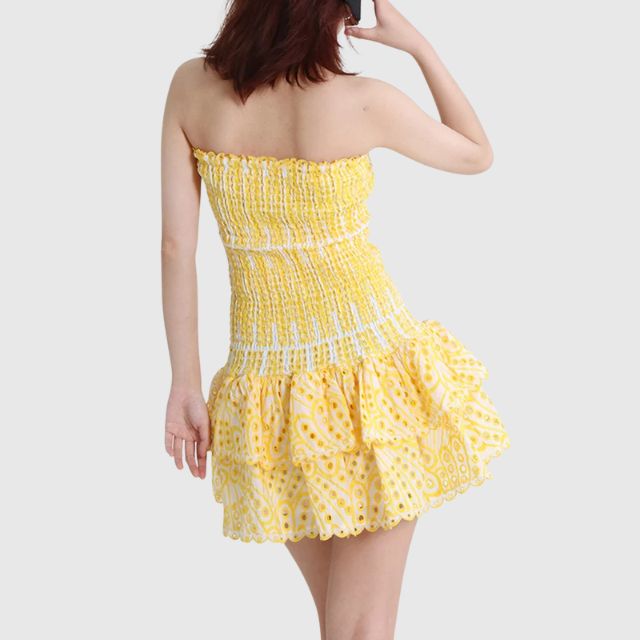 Dame minikjole med blått paisleymønster og rynket bandeau. Perfekt sommerkjole for fest.