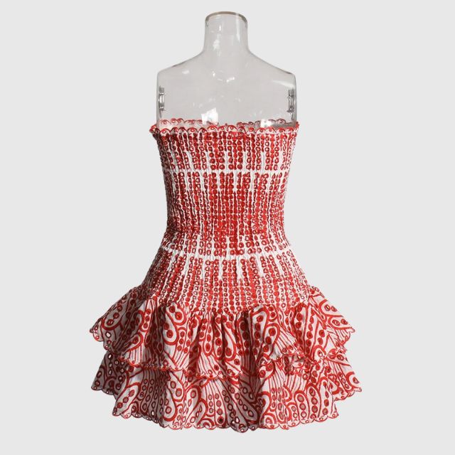 Damekjole med paisley. Rynket bandeau og blått mønster. Perfekt som fest- eller strandkjole.