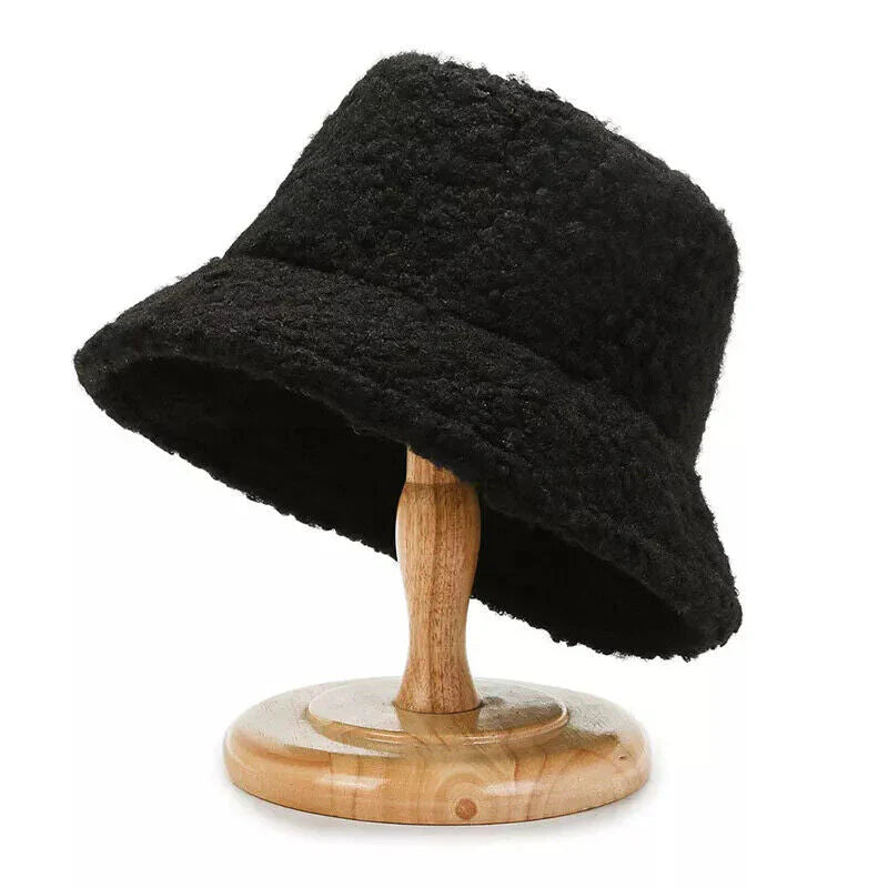 Dame myk vinter bøttehatt. Varmt og komfortabelt hodeplagg, perfekt for kalde dager.