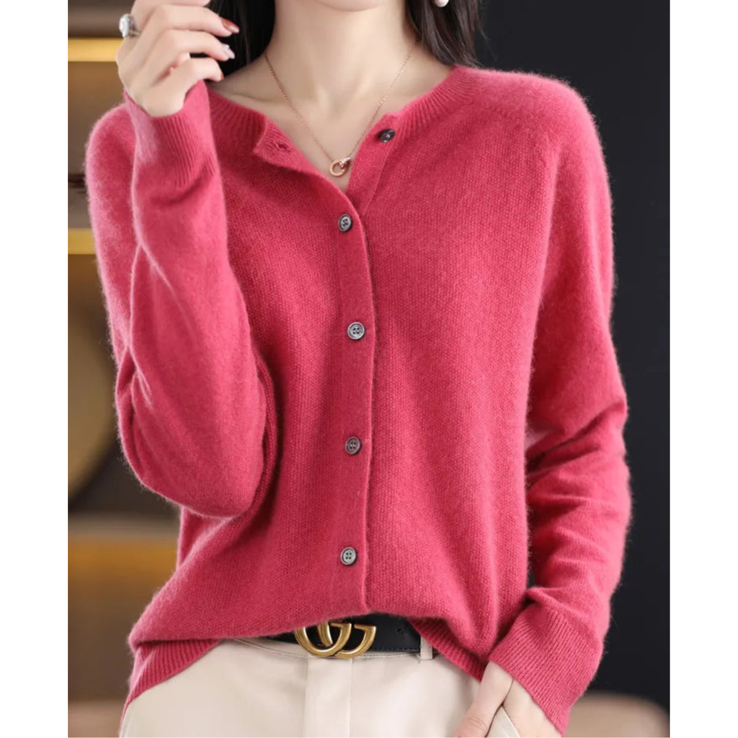 Elegant kvinne cardigan med rund hals, varm og komfortabel, ideell for høst og vinter mote.