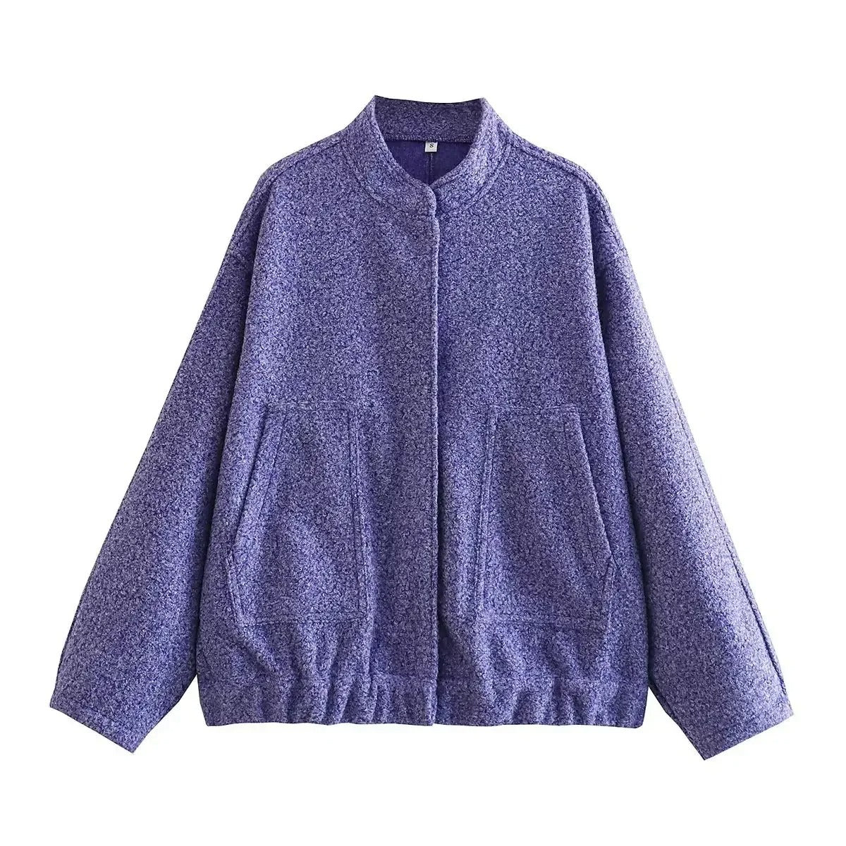 Trendy overdimensjonert dame bomberjakke. Viser bevegelse, komfortabel passform for motebevisste kvinner.