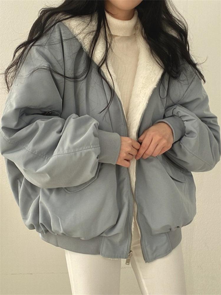Stilren dame vinterjakke i oversized design. Koselig og varm kvinnejakke, perfekt for kaldt vær.