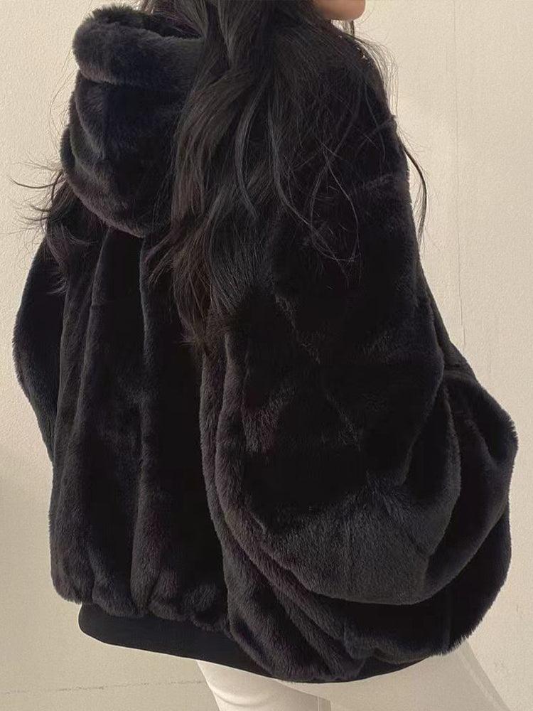 Avslappet og varm oversized dame vinterjakke. Trendy kvinnejakke for stil og komfort i vintermånedene.