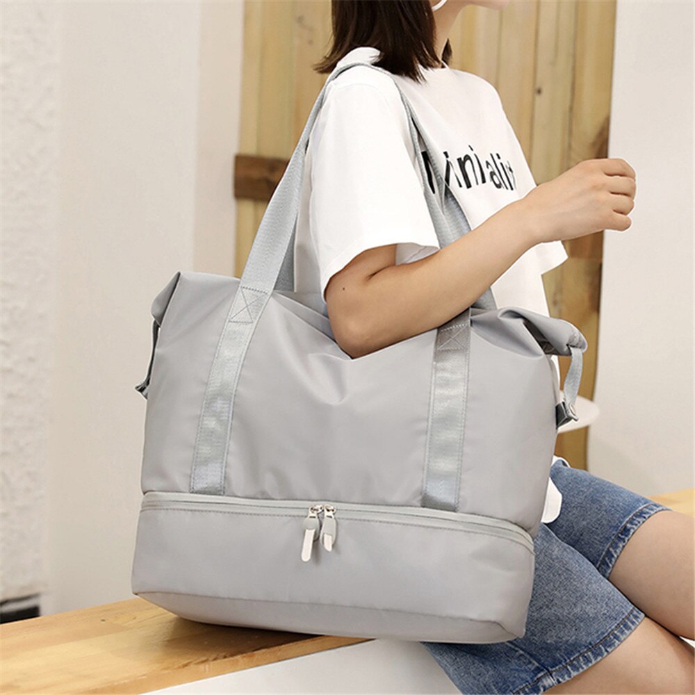 Romslig sportsbag dame; perfekt for yoga, trening og reise med smart lagring.