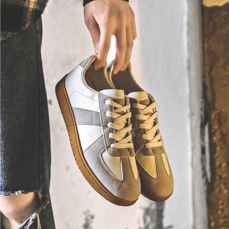 Komfortable dame joggesko i retro design. Trendy sneakers med flatsåle og snøring, perfekt for hverdagsstil.