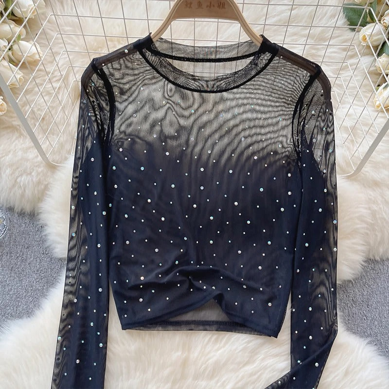 Dame rhinestone langermet crop top. Trendy, slimfit glittertopp med rund hals, perfekt festklar.