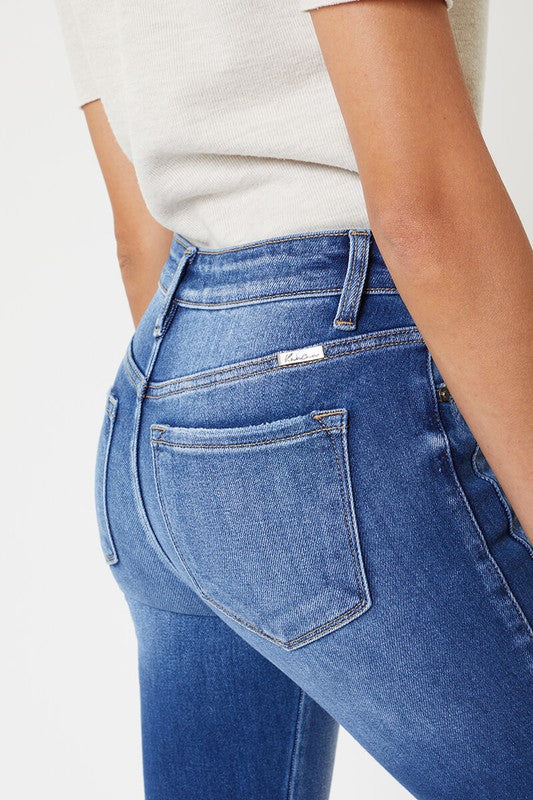 Dame jeans med høy midje, skinny passform og moderne detaljer. Perfekt for en trendy hverdagsstil.