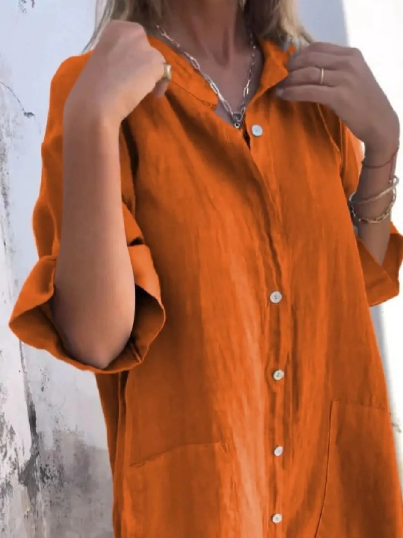 Ideell sommerkjole: Løs og ledig linlook skjortekjole for dame. Komfortabel polyesterkjole med knapper.