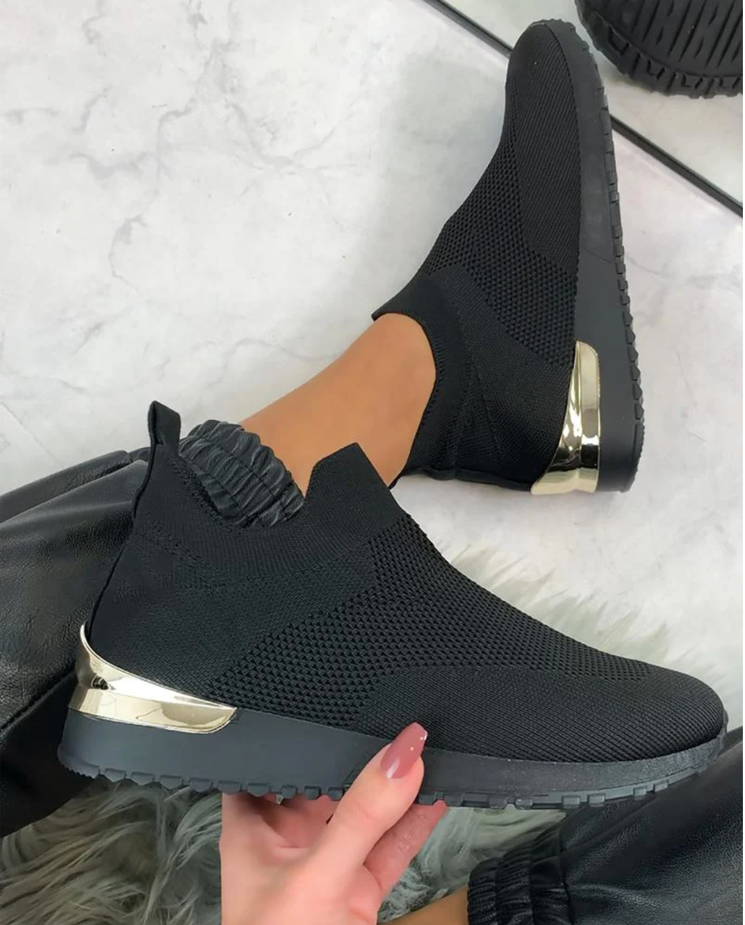 Trendy slip-on sneakers for dame. Elegant design, overlegen komfort, perfekt som vår- og høstsko.