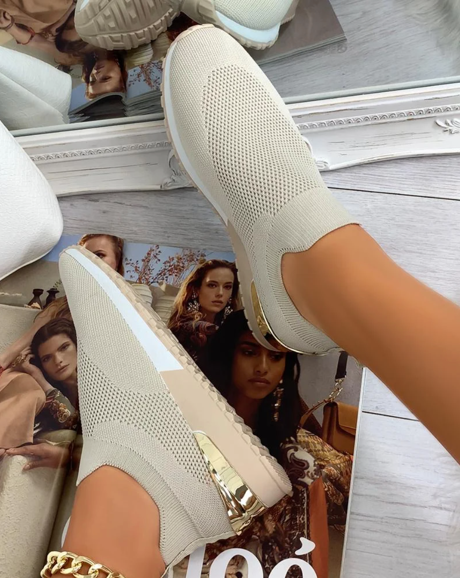 Komfortable dame slip-on sko med lettvekt design. Ideell som hverdagssko, motesko og fritidssko.